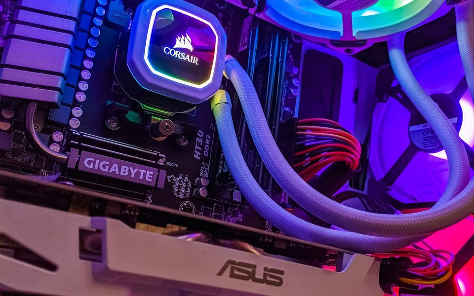 Tự build PC lần đầu: 8 bước cho người mới