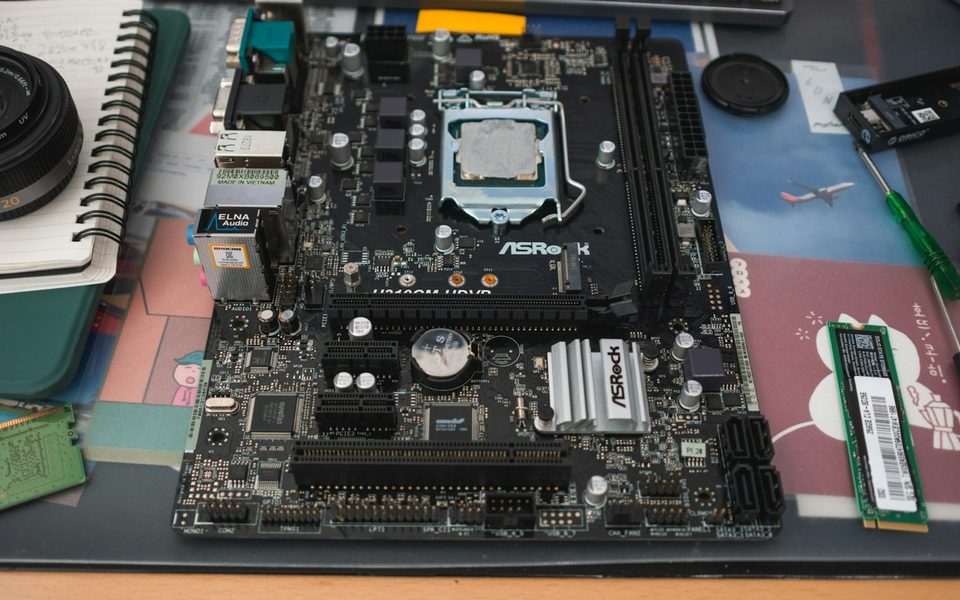 SSD NVMe: PCIe 4.0 hay 5.0, 1TB hay 2TB?